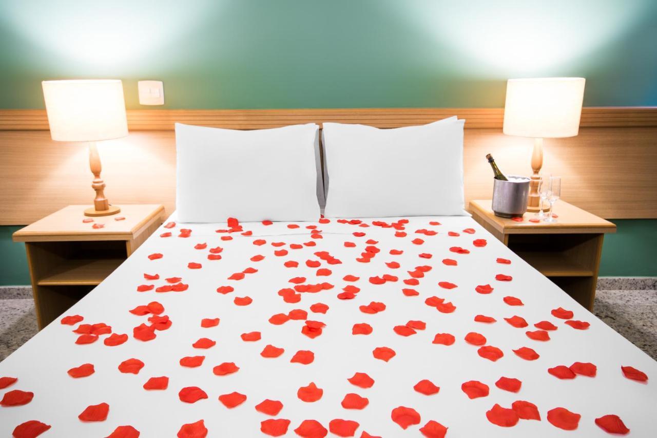 Hotel Golden Park All Inclusive Pocos De Caldas By Nacional Inn Bagian luar foto Rose petals on a bed
