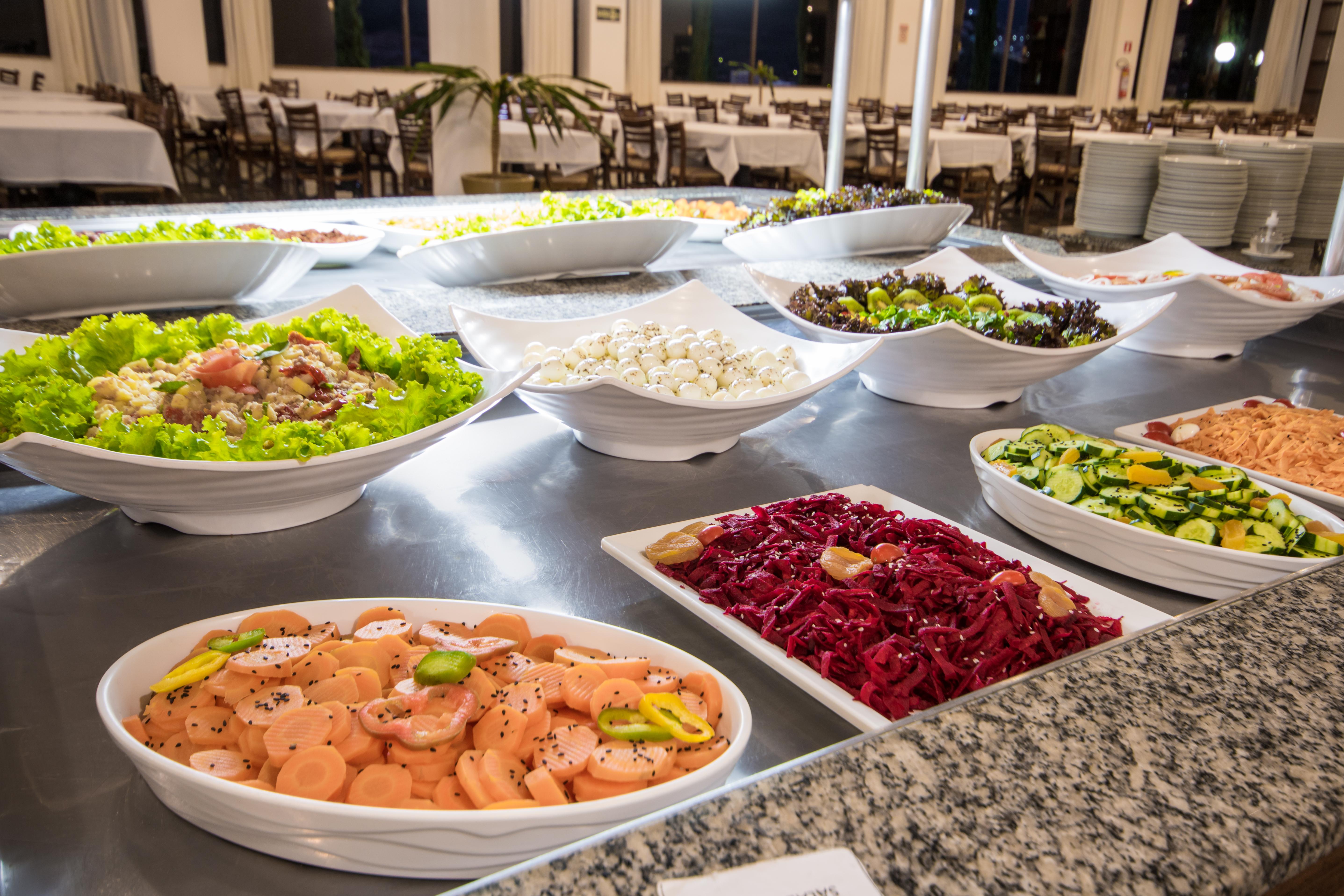Hotel Golden Park All Inclusive Pocos De Caldas By Nacional Inn Bagian luar foto A salad bar