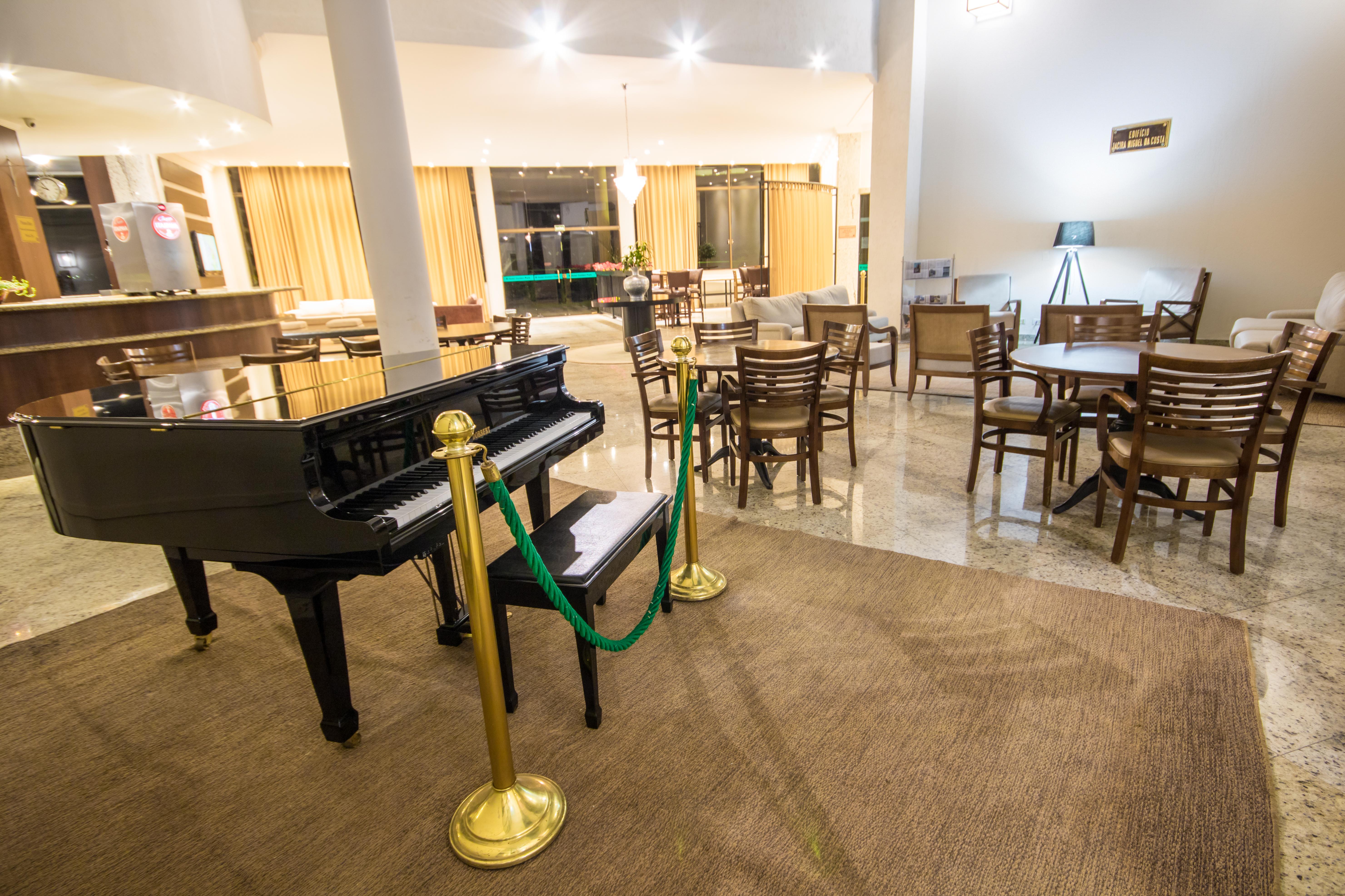 Hotel Golden Park All Inclusive Pocos De Caldas By Nacional Inn Bagian luar foto The lounge at the airport