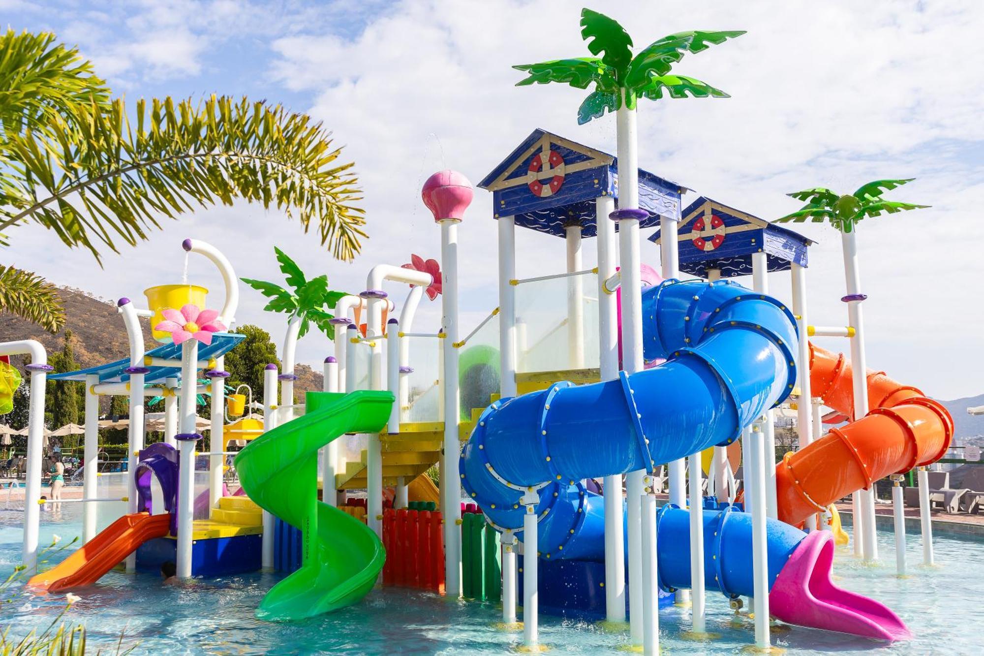 Hotel Golden Park All Inclusive Pocos De Caldas By Nacional Inn Bagian luar foto Splash Island