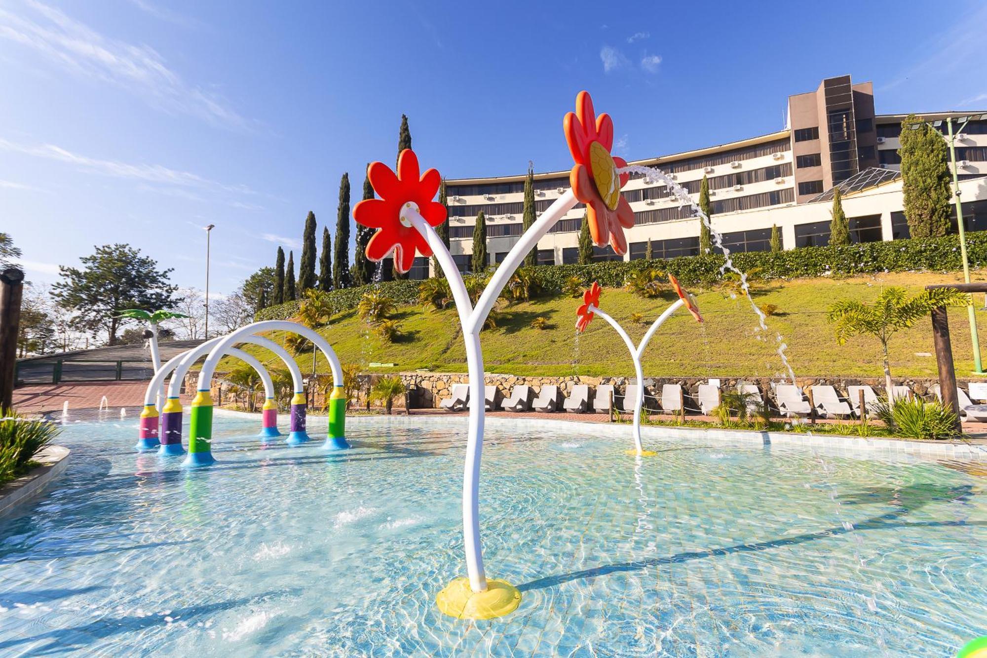Hotel Golden Park All Inclusive Pocos De Caldas By Nacional Inn Bagian luar foto The children's pool at the hotel