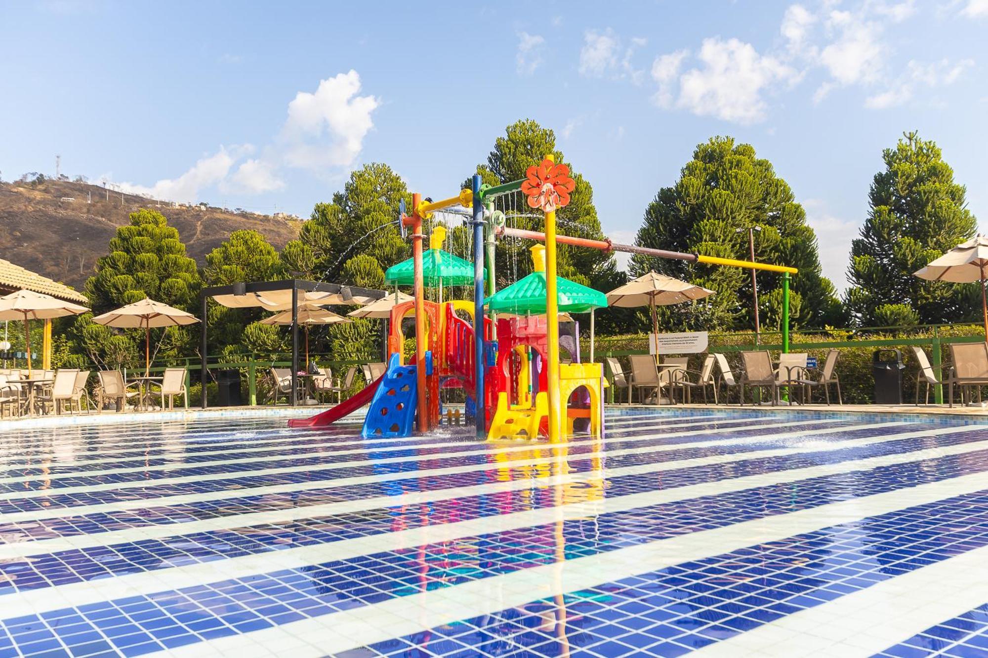 Hotel Golden Park All Inclusive Pocos De Caldas By Nacional Inn Bagian luar foto The swimming pool at the resort