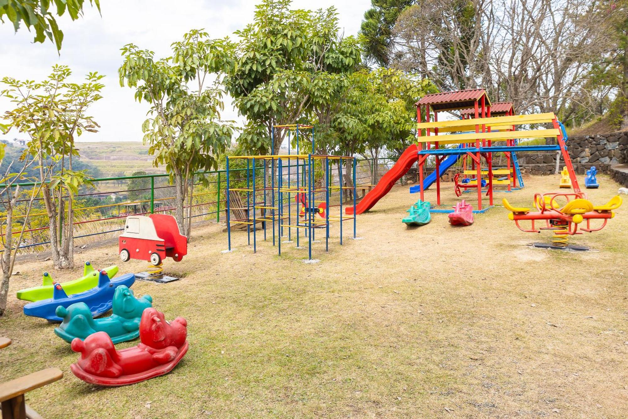 Hotel Golden Park All Inclusive Pocos De Caldas By Nacional Inn Bagian luar foto Playground in the park