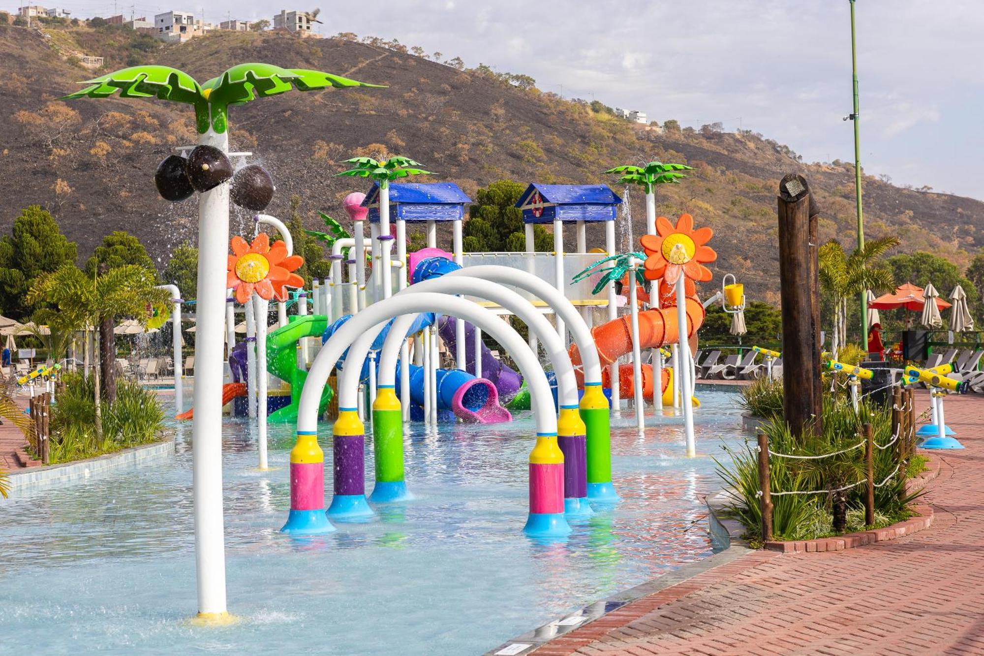 Hotel Golden Park All Inclusive Pocos De Caldas By Nacional Inn Bagian luar foto Splash Island