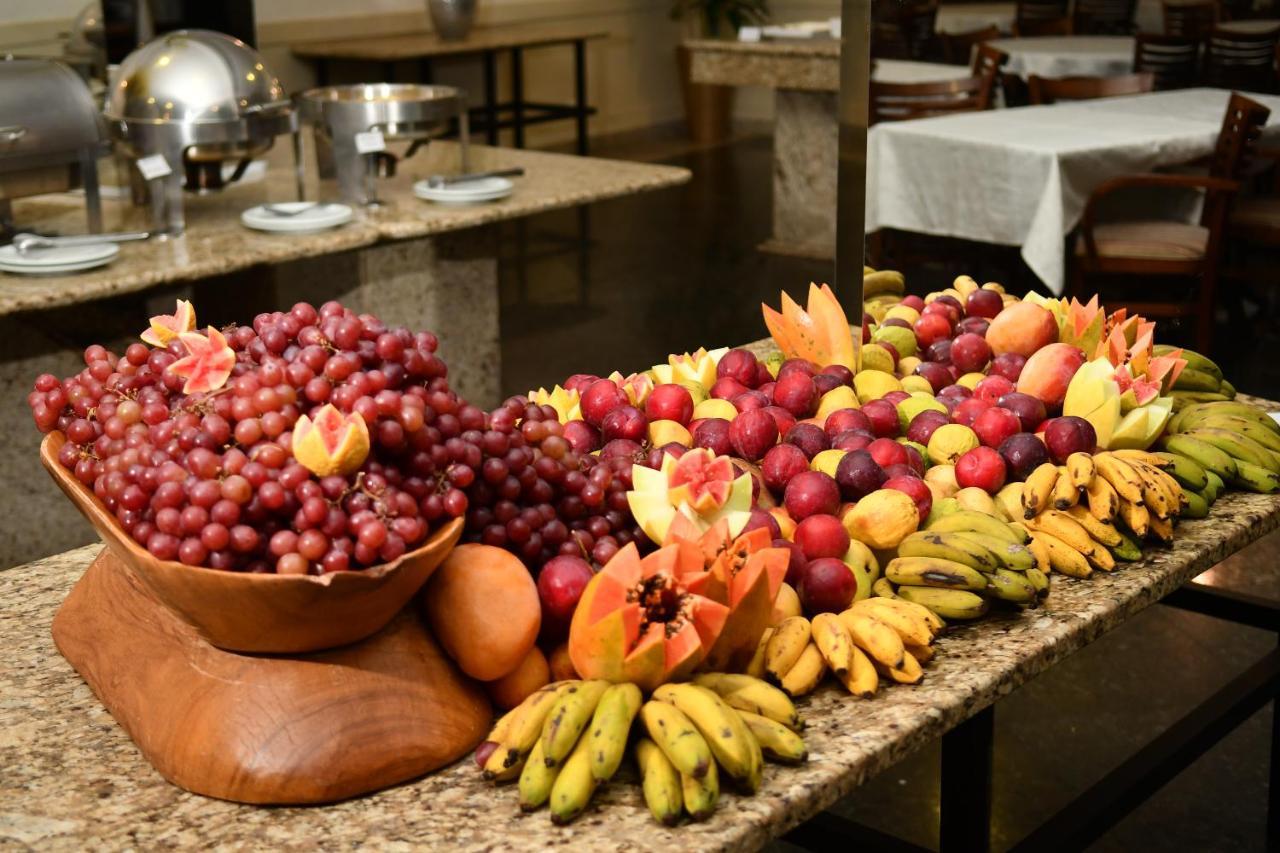 Hotel Golden Park All Inclusive Pocos De Caldas By Nacional Inn Bagian luar foto Fruit display